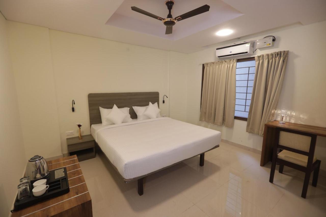 Elysian Grand Hotel บังกาลอร์ ภายนอก รูปภาพ